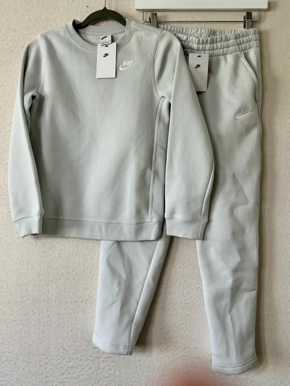 Nike Kids Fleece Matching Set Cream Neutral Sweatshirt Joggers NWT Size L - Picture 2 of 8